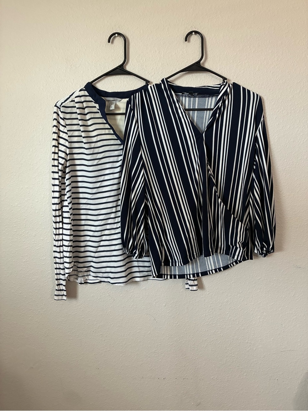 2 navy and white women’s Tops lot H&M & Adrianna Papell